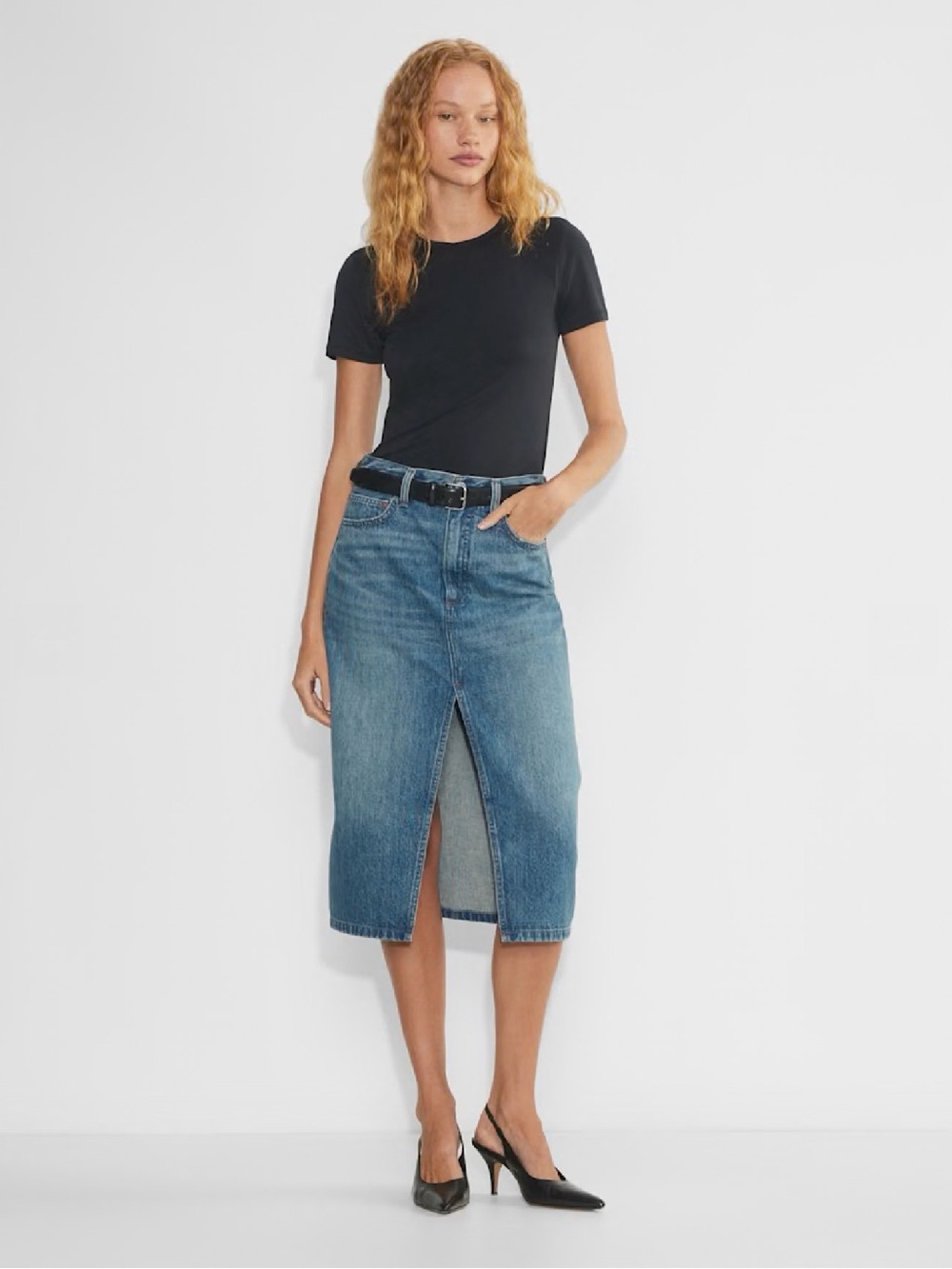 Aritzia Denim Forum 90s Halle Denim Midi Skirt MidWash Size 30 Minimalist Boho